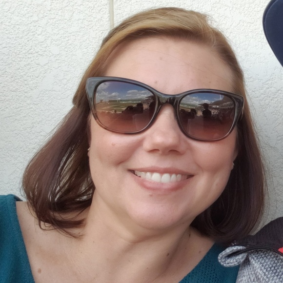 Meet your Posher, Christy - Picture 1 of 1